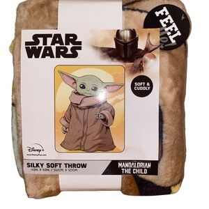 Star Wars The Mandalorian “The Child” Yoda Throw Blanket 40” x 50” Disney Soft
